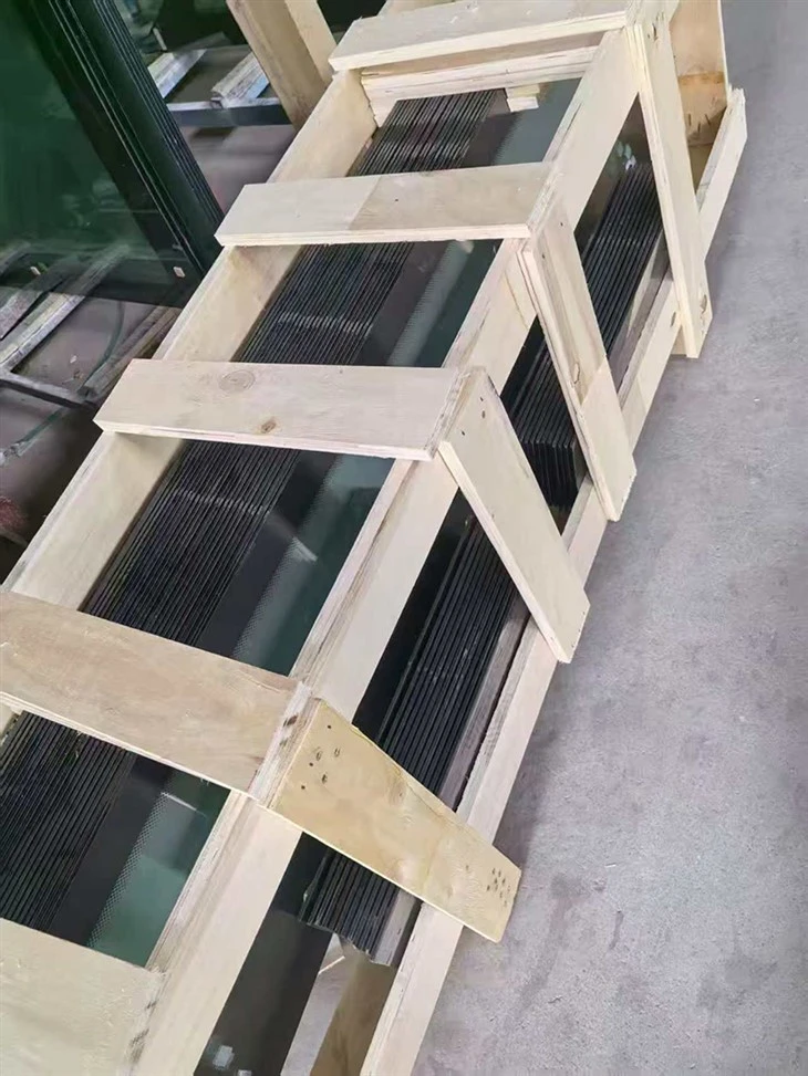 FRONT WINDSHIELD GLASS UPPER 2137-5306010-01W-3 high quality